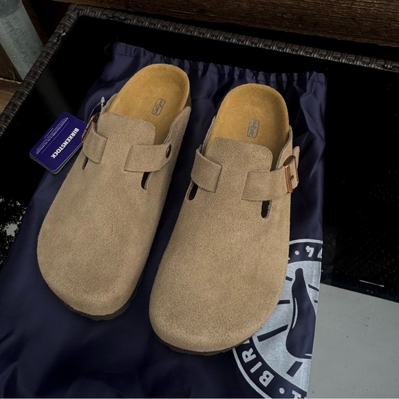 Birkenstock Clogs Women Size 8.5 (comes with the bag) - Picture 2 of 3